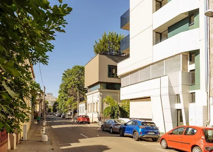 Apartment 13 - New Building & Parking