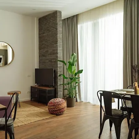 13 - New Building & Parking * Βουκουρέστι